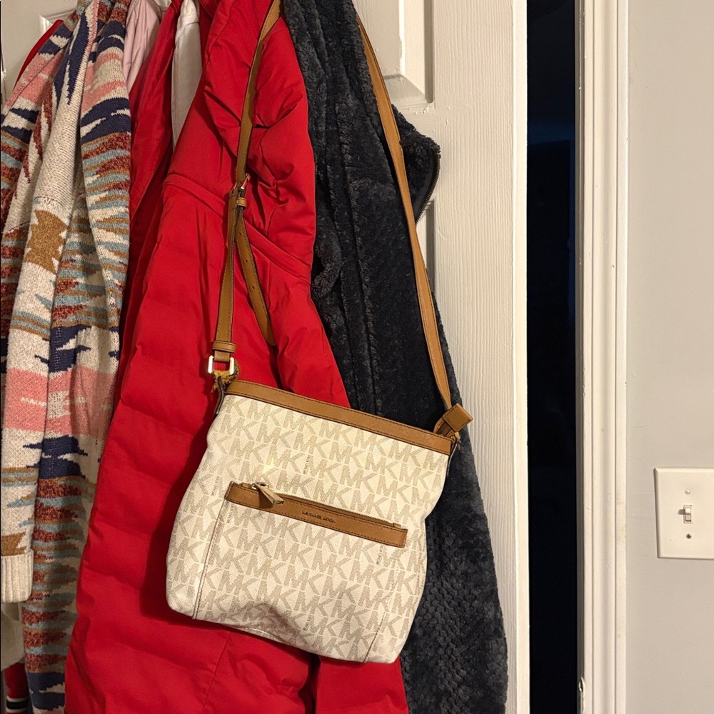 Michael Kors crossbody - Picture 2 of 5